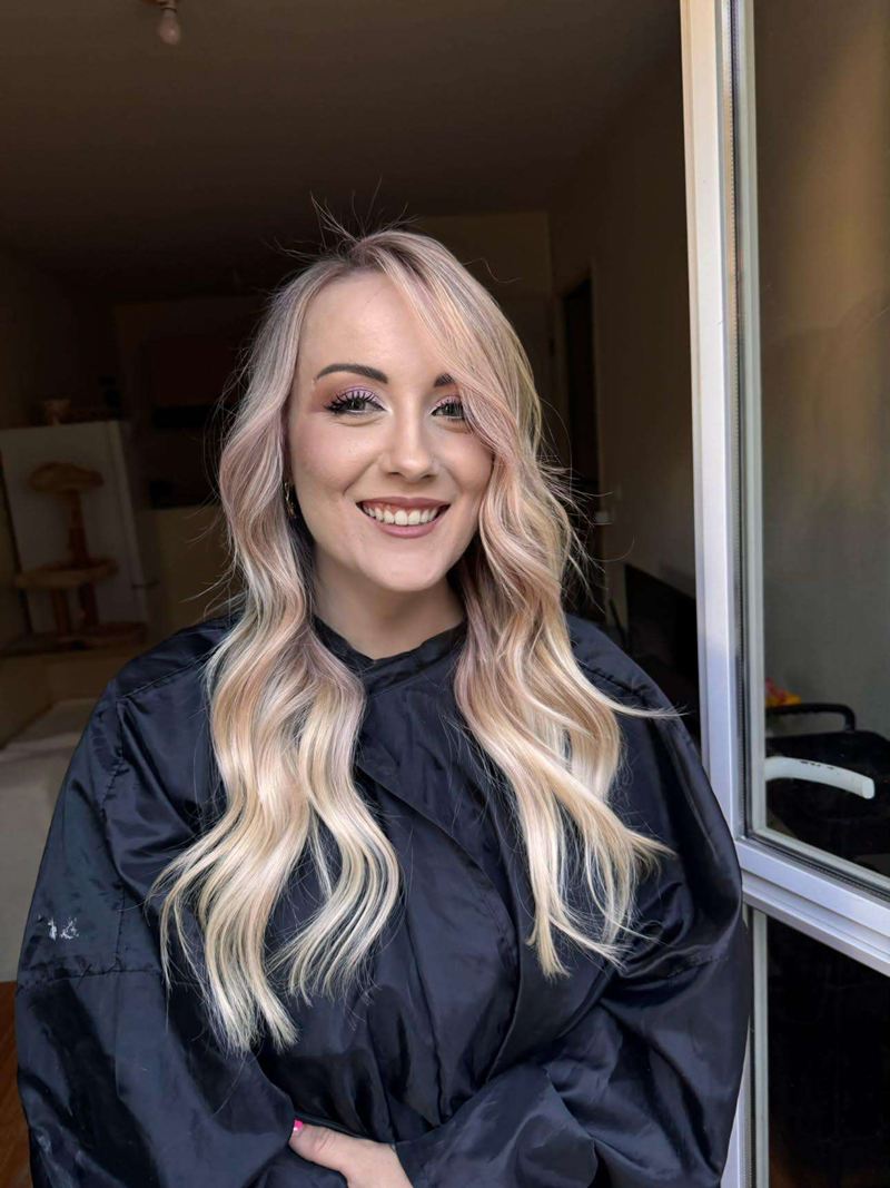 Blond rosé lumineux aux ondulations souples